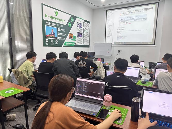 南京佩巨网络科技有限公司企业服务