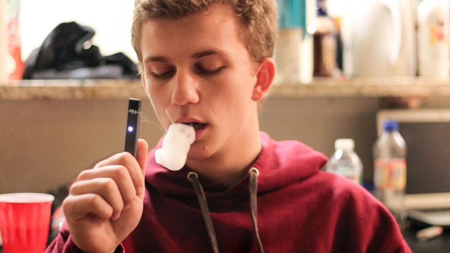 九月行业危机:电子烟头部品牌Juul全球受挫